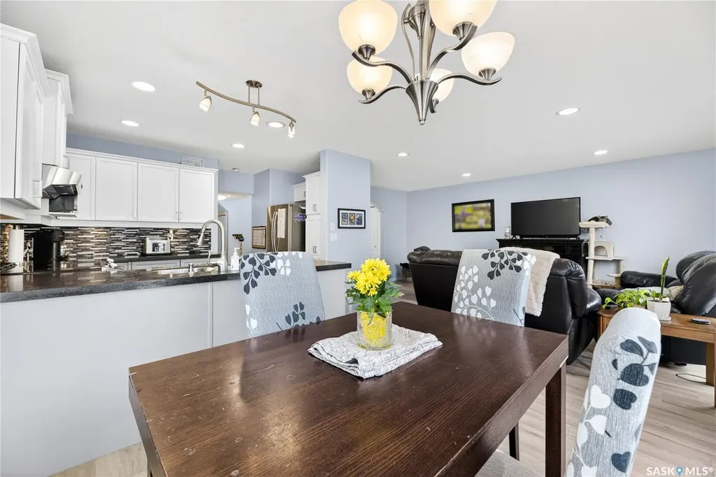 526 Beckett Crescent Saskatoon SK S7N 4X3