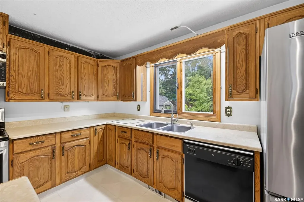 102 Allegretto Crescent Saskatoon SK S7K 6R5