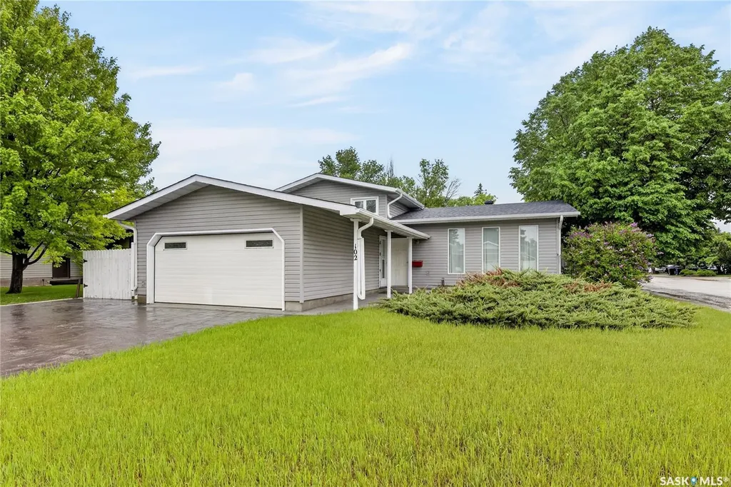 102 Allegretto Crescent Saskatoon SK S7K 6R5