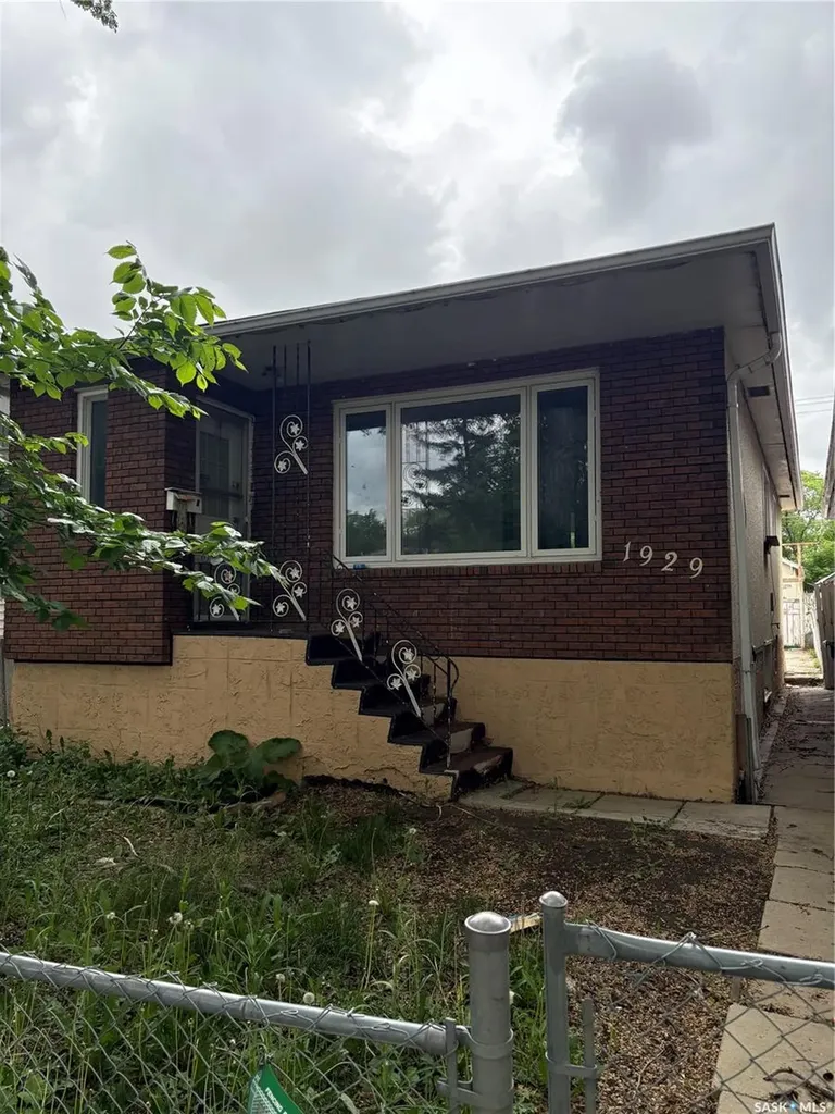 1929 Quebec Street Regina SK S4P 1J8