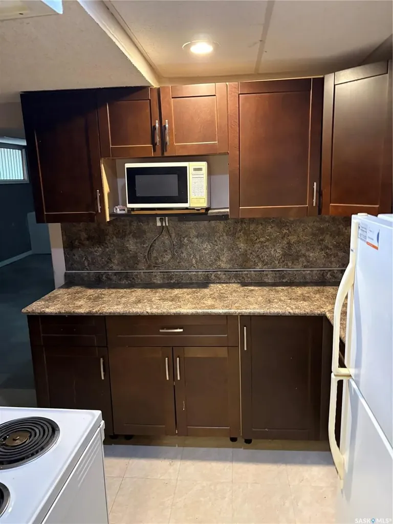 1929 Quebec Street Regina SK S4P 1J8