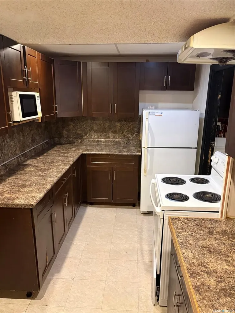 1929 Quebec Street Regina SK S4P 1J8