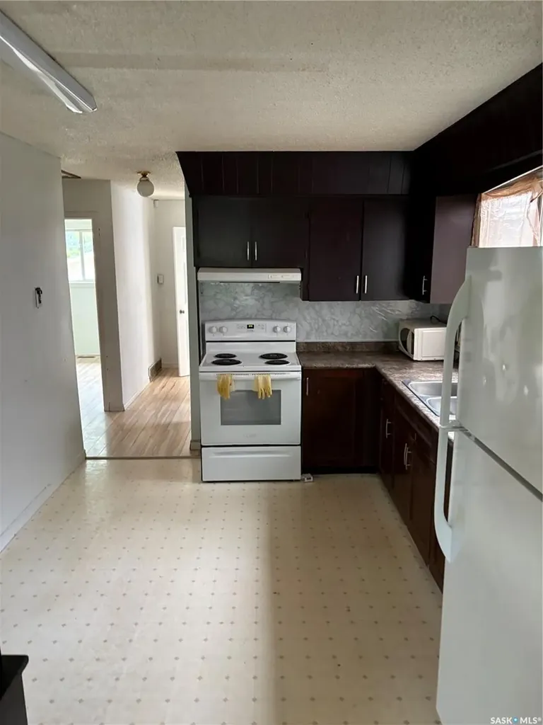 1929 Quebec Street Regina SK S4P 1J8