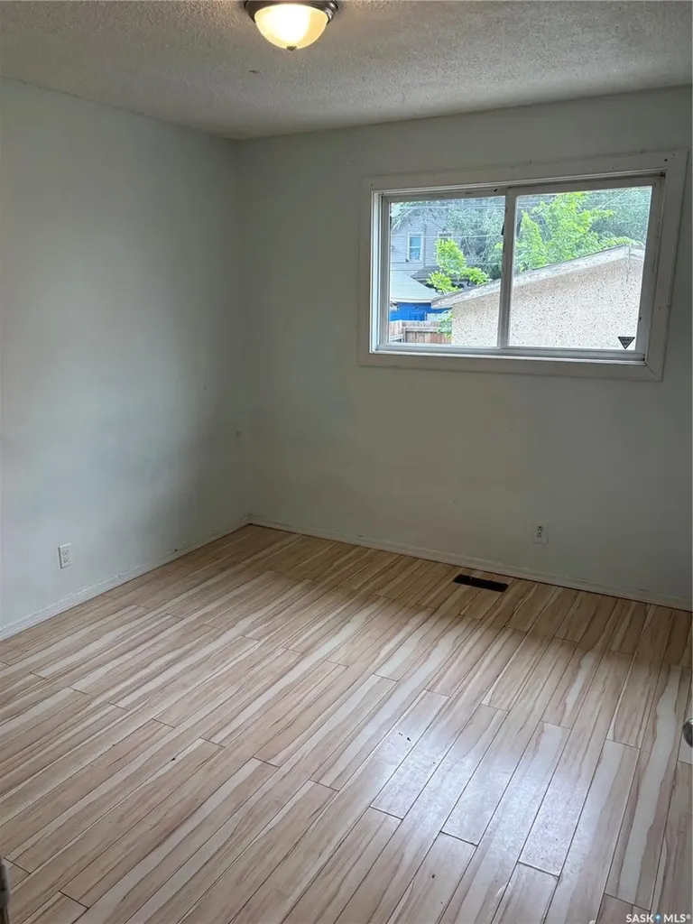 1929 Quebec Street Regina SK S4P 1J8
