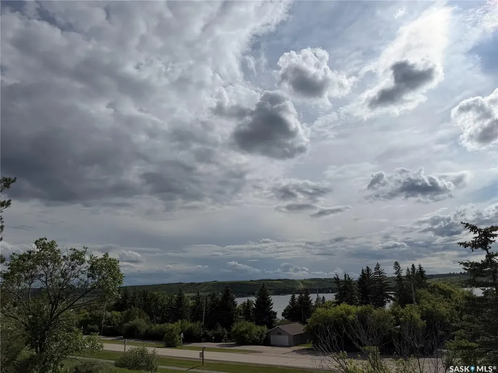 513 Rusnak Way Katepwa Beach SK S0G 2K0