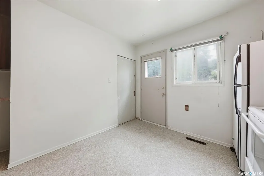 807 29th Street W Saskatoon SK S7L 0N2