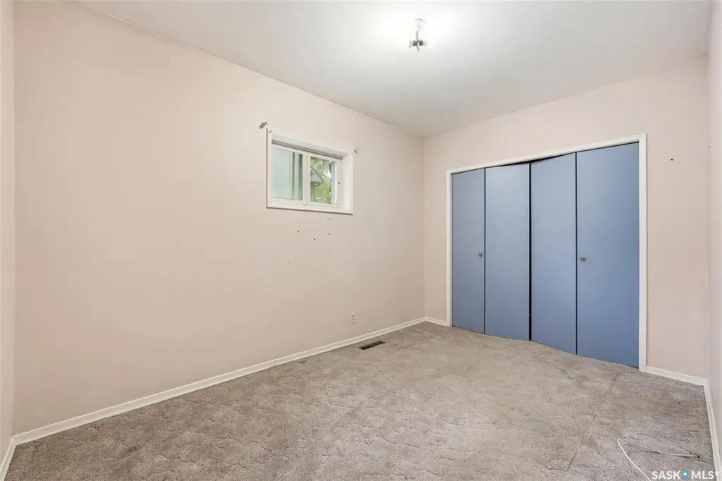 807 29th Street W Saskatoon SK S7L 0N2