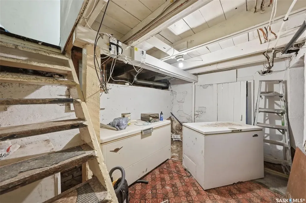 807 29th Street W Saskatoon SK S7L 0N2
