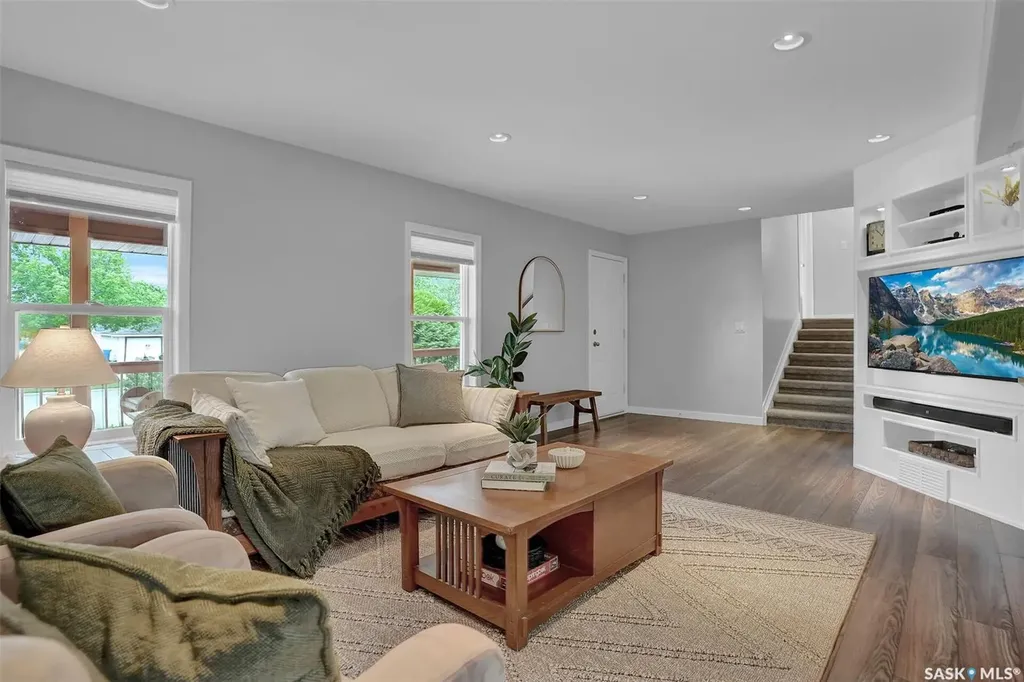 209 Douglas Avenue E Regina SK S4N 1H4
