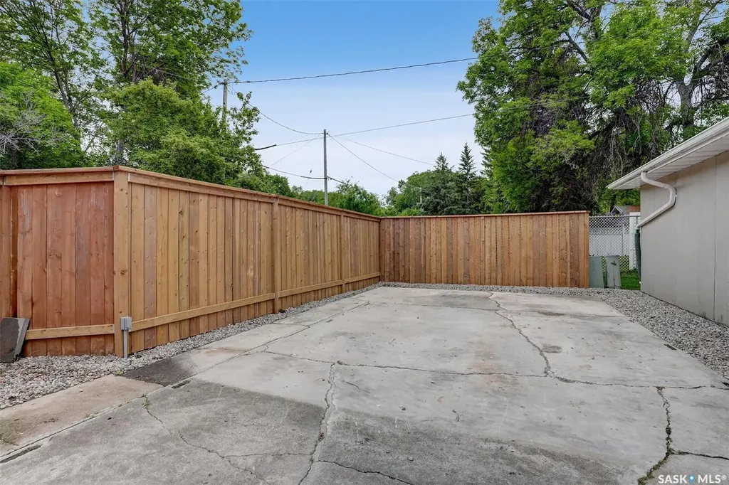209 Douglas Avenue E Regina SK S4N 1H4