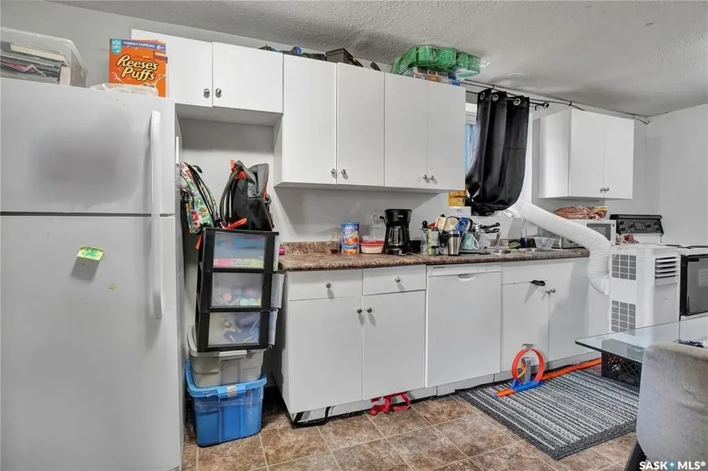 327 S Avenue S Saskatoon SK S7M 3A1