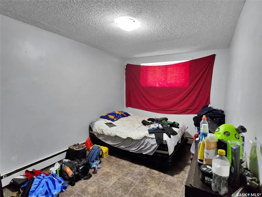 327 S Avenue S Saskatoon SK S7M 3A1