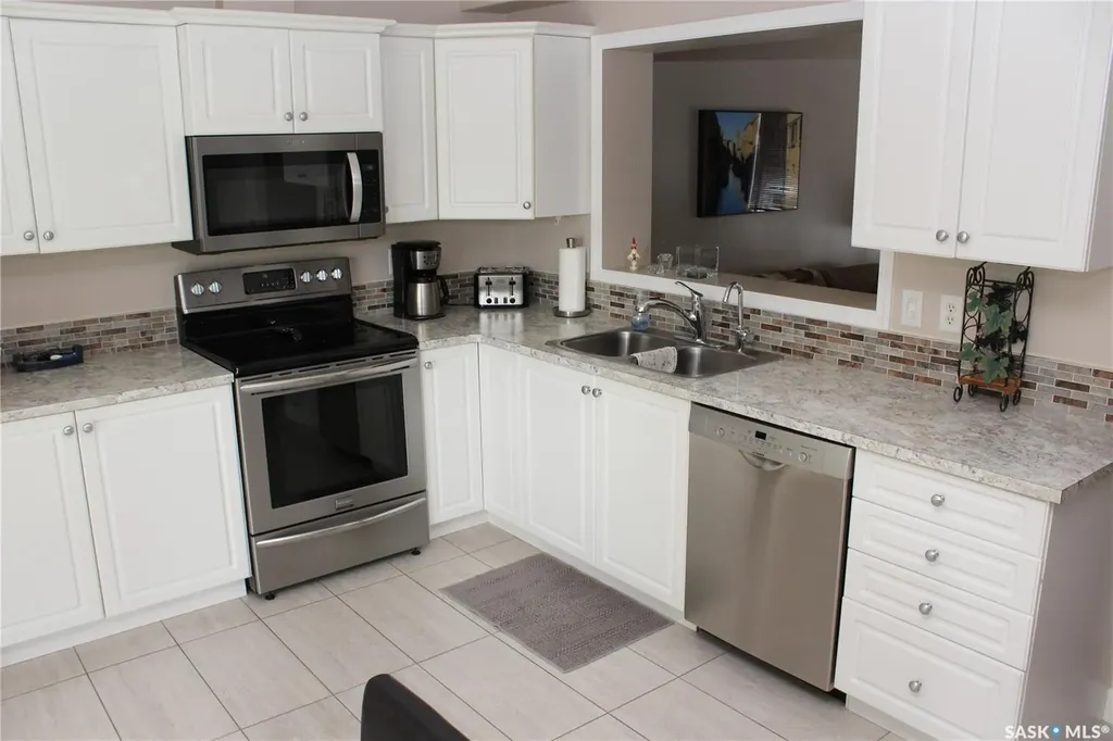 2702 Cranbourn Crescent Regina SK S4V 3C1