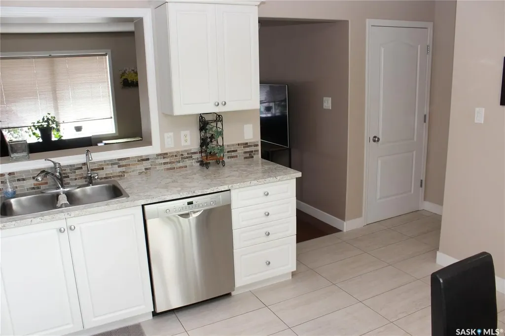 2702 Cranbourn Crescent Regina SK S4V 3C1