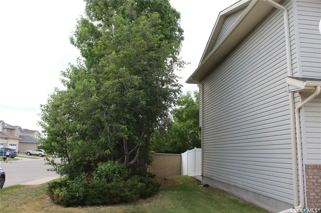2702 Cranbourn Crescent Regina SK S4V 3C1