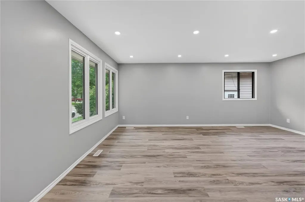 42 Hunt Crescent Regina SK S4N 5K8