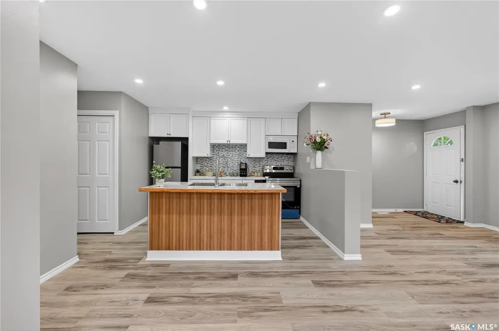 42 Hunt Crescent Regina SK S4N 5K8