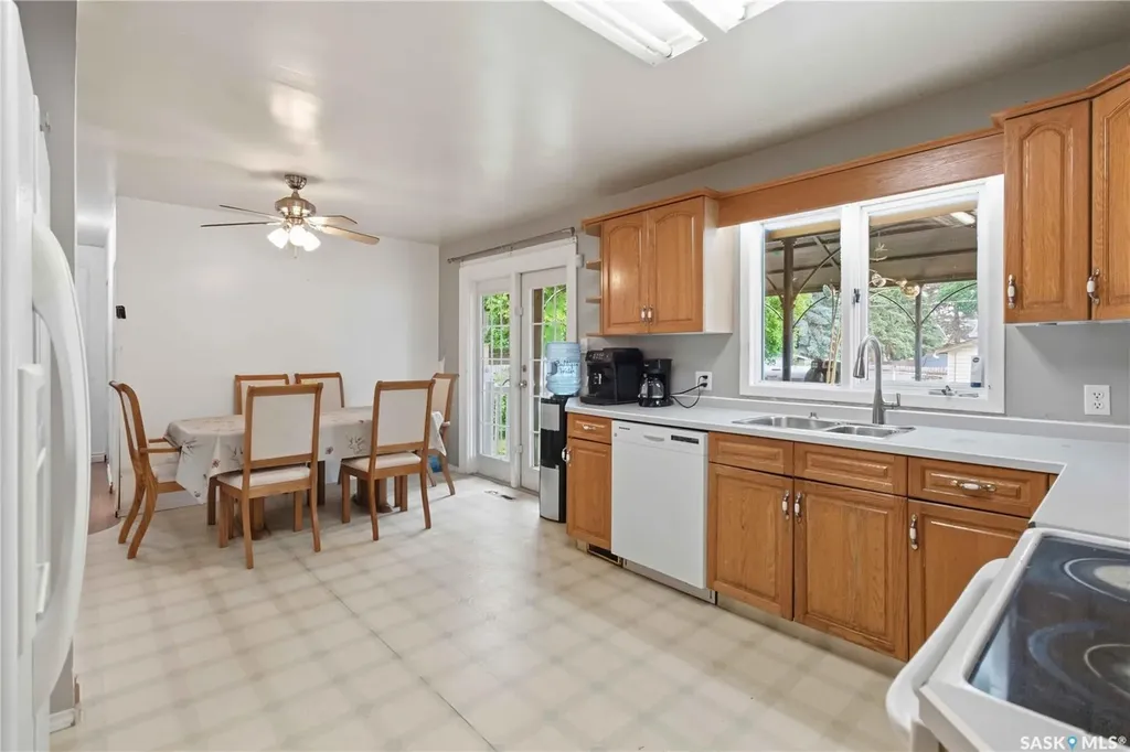 322 U Avenue N Saskatoon SK S7L 3C7