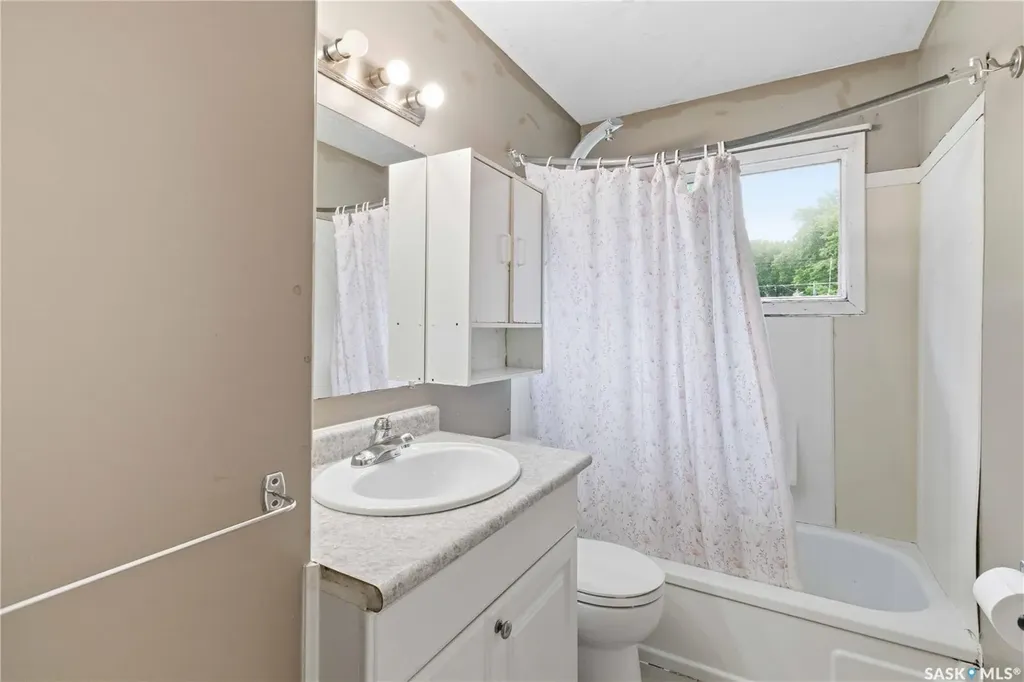 322 U Avenue N Saskatoon SK S7L 3C7
