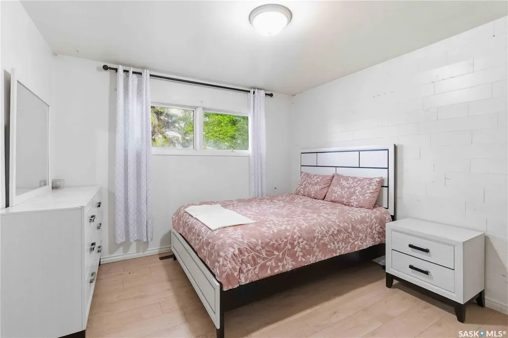 322 U Avenue N Saskatoon SK S7L 3C7