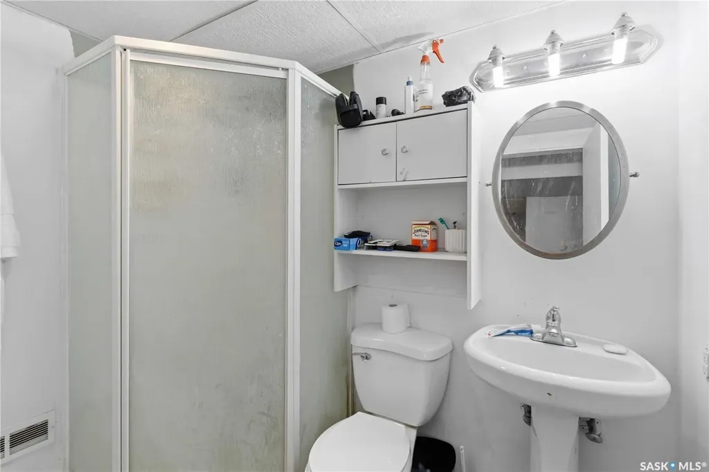 322 U Avenue N Saskatoon SK S7L 3C7