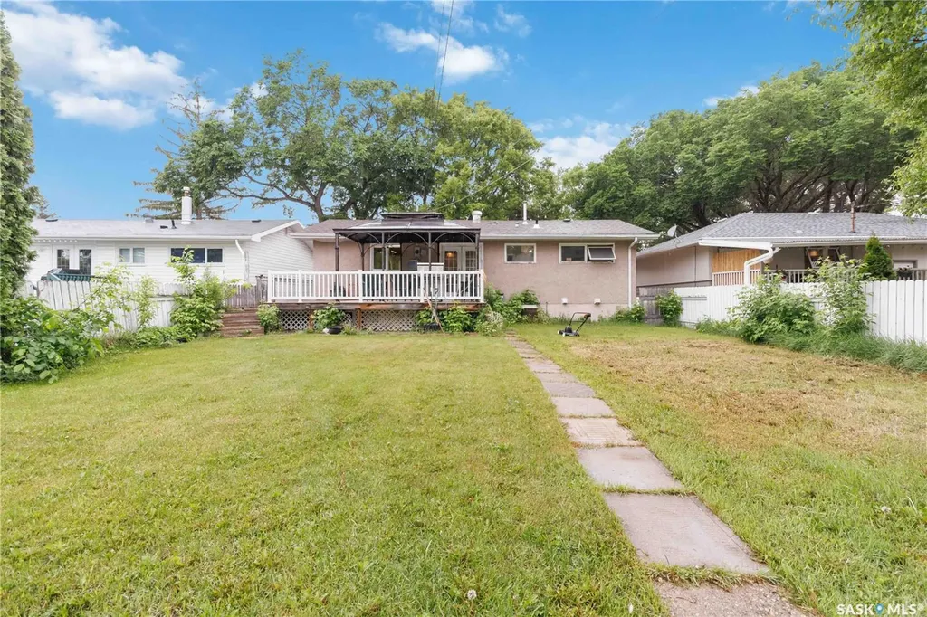 322 U Avenue N Saskatoon SK S7L 3C7