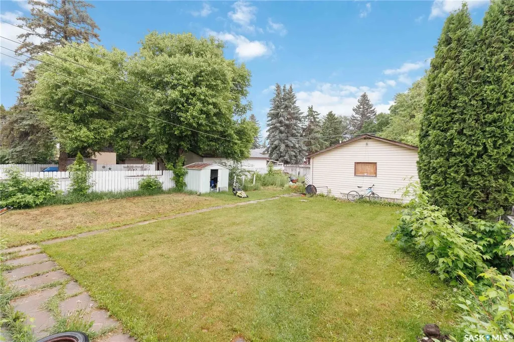 322 U Avenue N Saskatoon SK S7L 3C7
