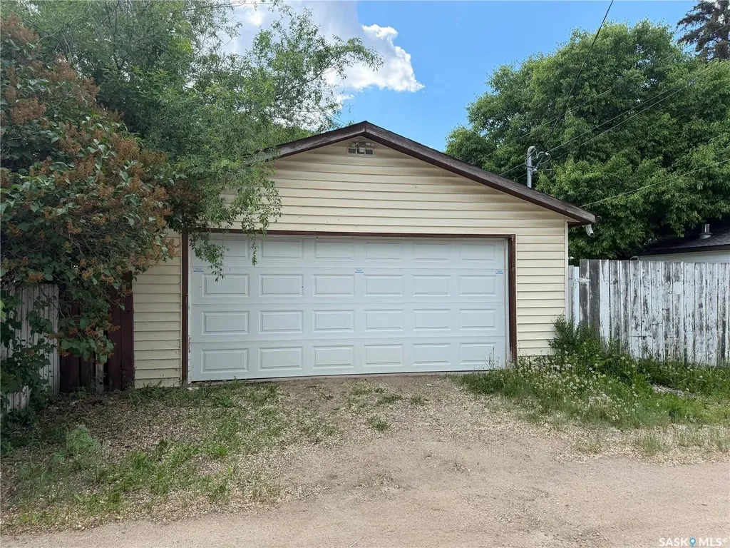 322 U Avenue N Saskatoon SK S7L 3C7