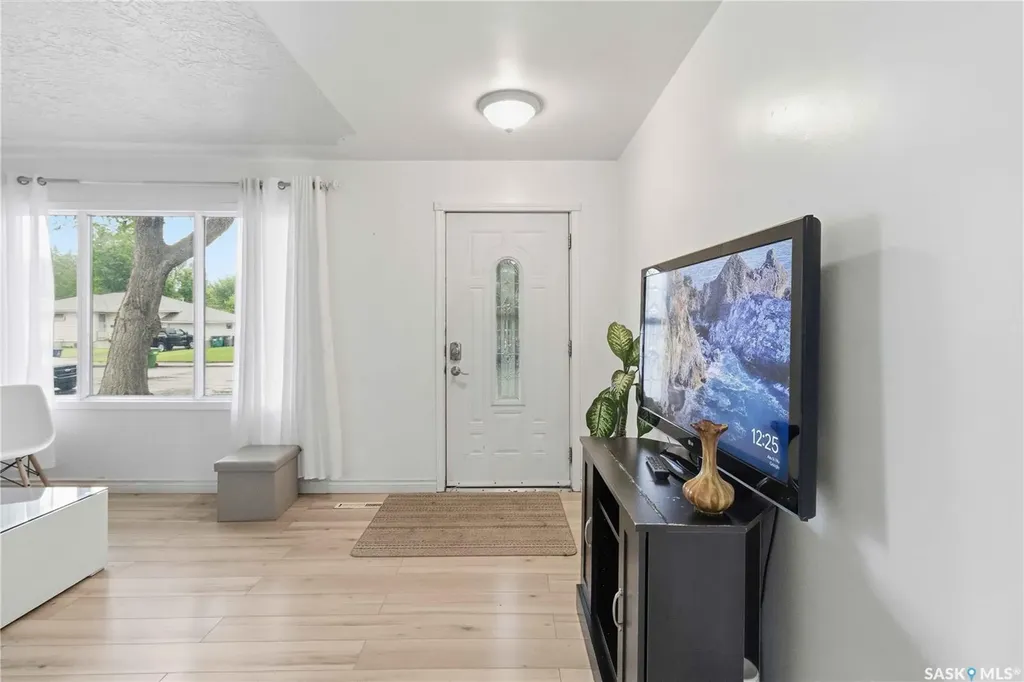 322 U Avenue N Saskatoon SK S7L 3C7