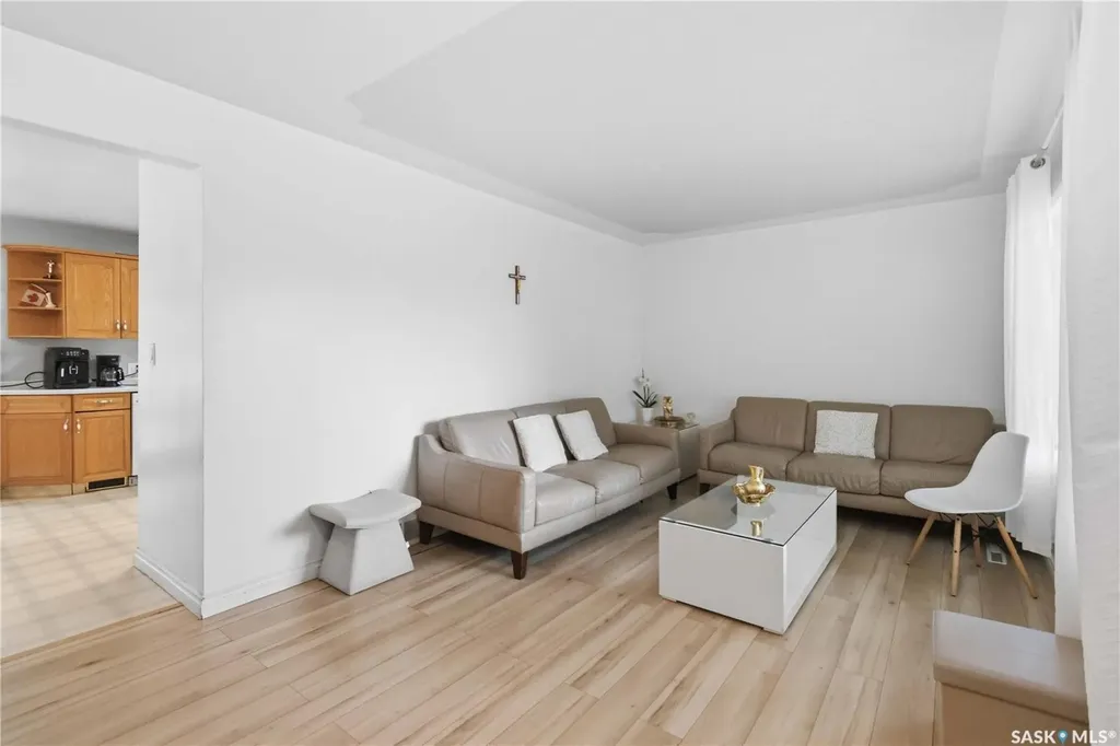 322 U Avenue N Saskatoon SK S7L 3C7