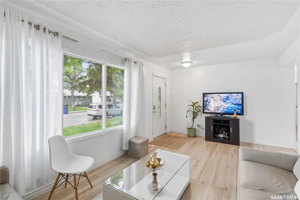 322 U Avenue N Saskatoon SK S7L 3C7