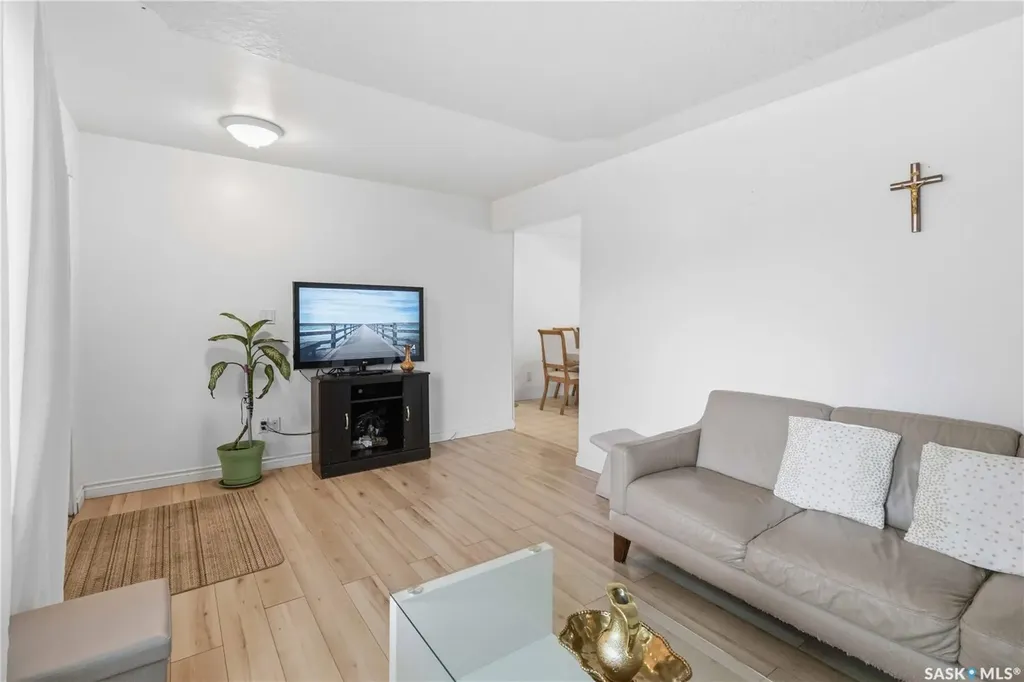 322 U Avenue N Saskatoon SK S7L 3C7