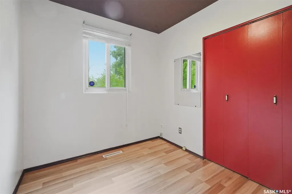 1305 W Avenue N Saskatoon SK S7L 3J2