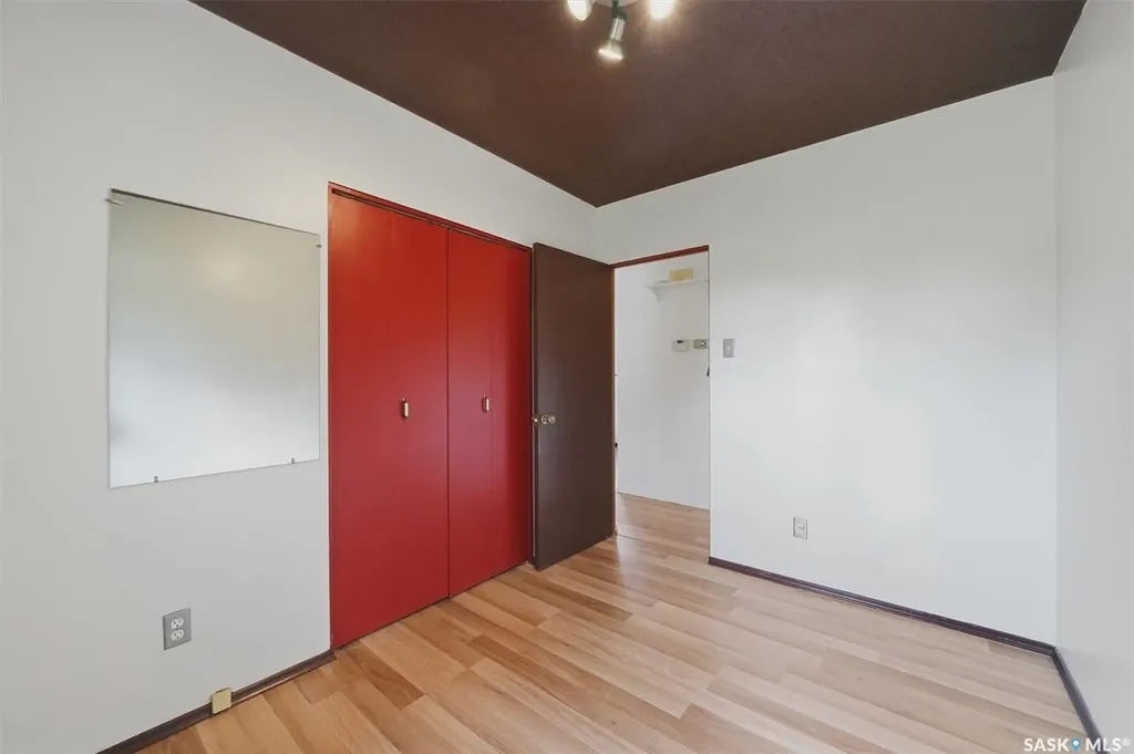 1305 W Avenue N Saskatoon SK S7L 3J2