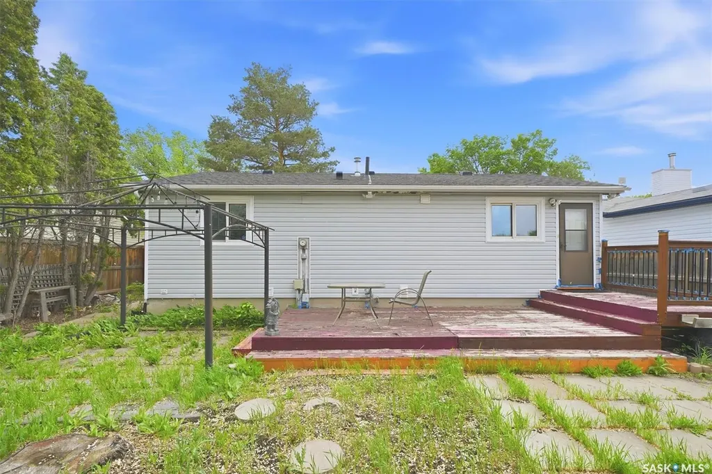 1305 W Avenue N Saskatoon SK S7L 3J2