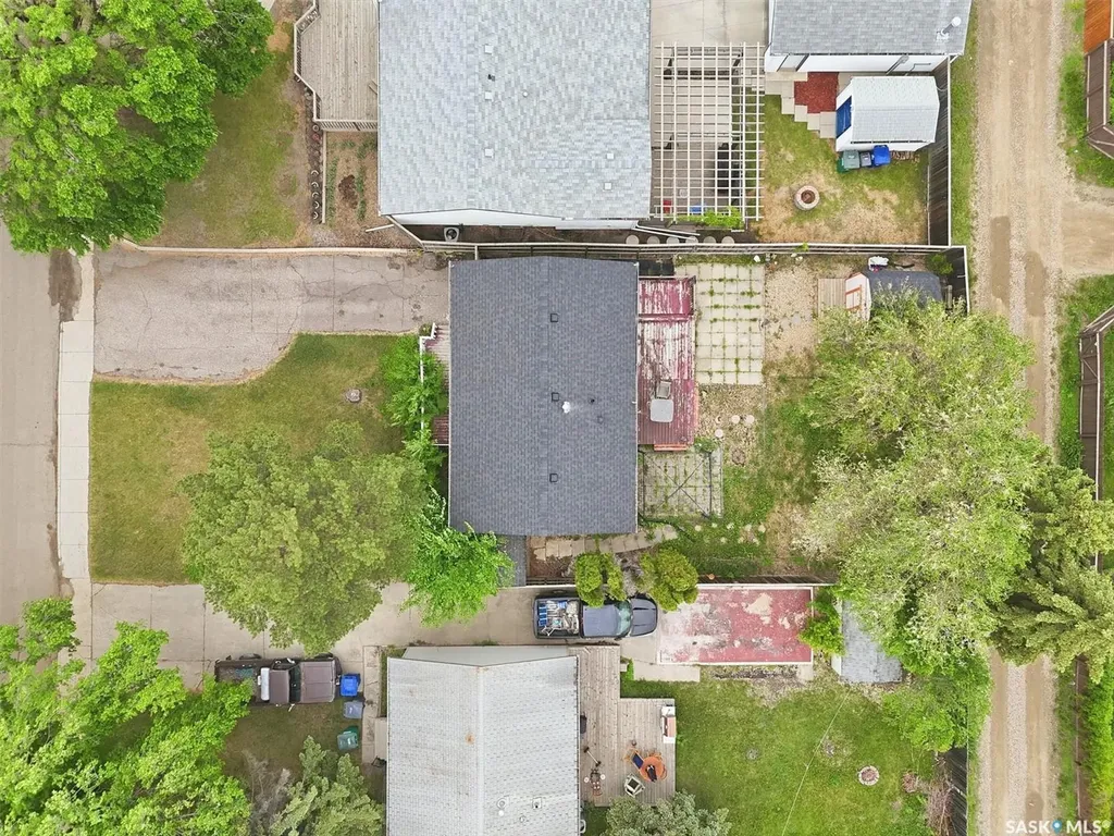 1305 W Avenue N Saskatoon SK S7L 3J2
