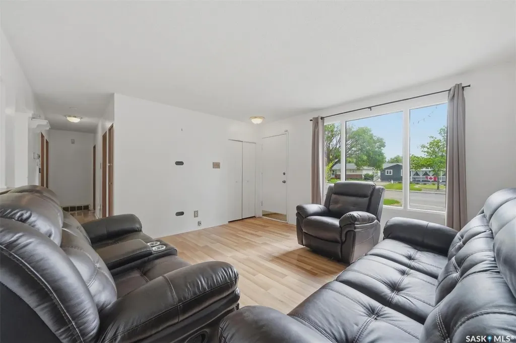 1305 W Avenue N Saskatoon SK S7L 3J2
