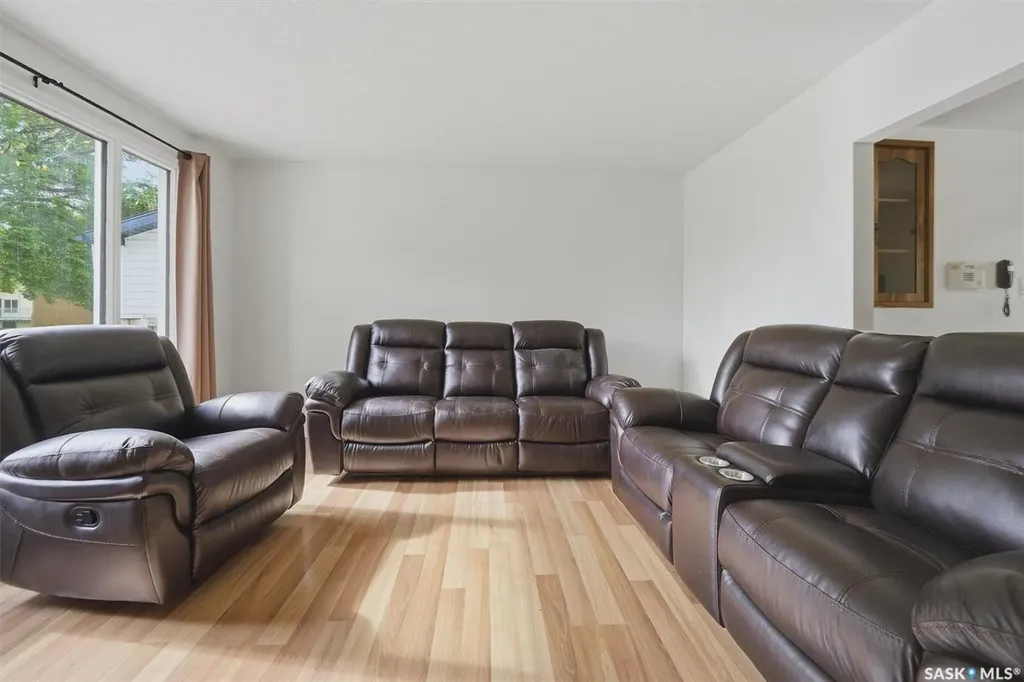 1305 W Avenue N Saskatoon SK S7L 3J2