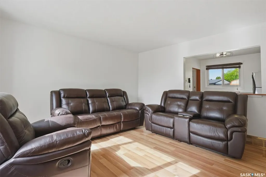 1305 W Avenue N Saskatoon SK S7L 3J2