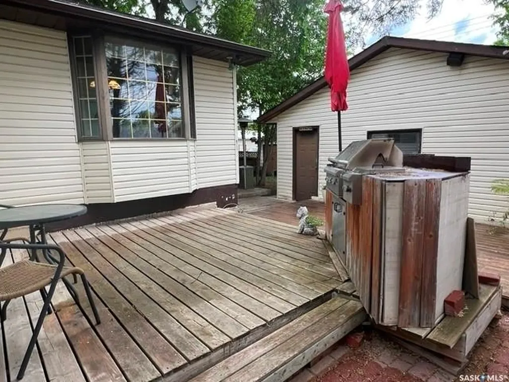 2745 Park Street Regina SK S4N 2H4