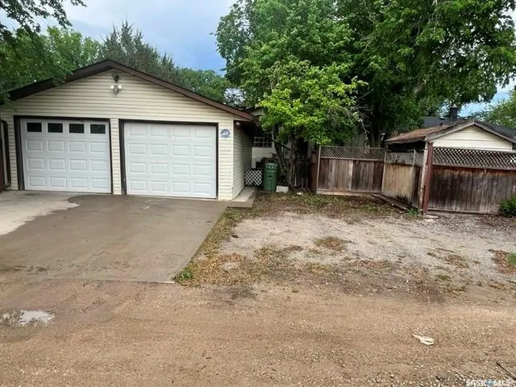 2745 Park Street Regina SK S4N 2H4