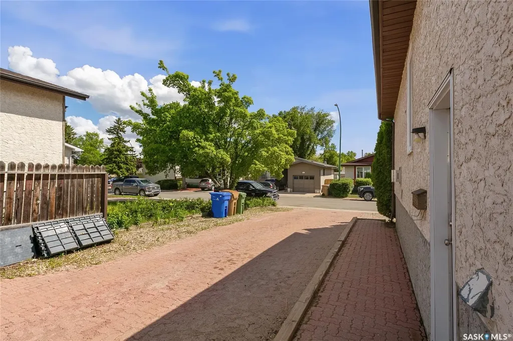 986 Rowell Crescent N Regina SK S4X 2A6
