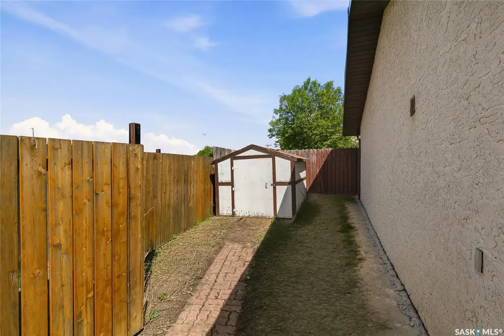 986 Rowell Crescent N Regina SK S4X 2A6
