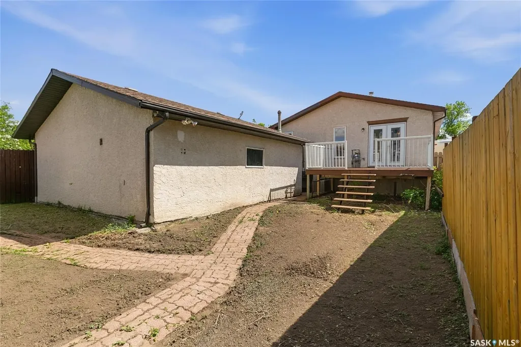 986 Rowell Crescent N Regina SK S4X 2A6