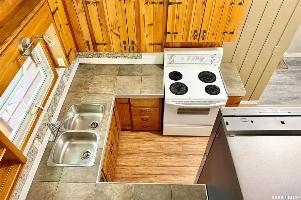 458 7th Street E Regina Beach SK S0G 4C0