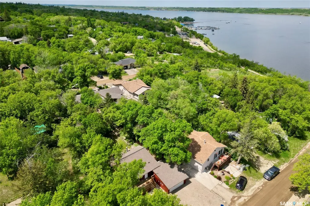 458 7th Street E Regina Beach SK S0G 4C0