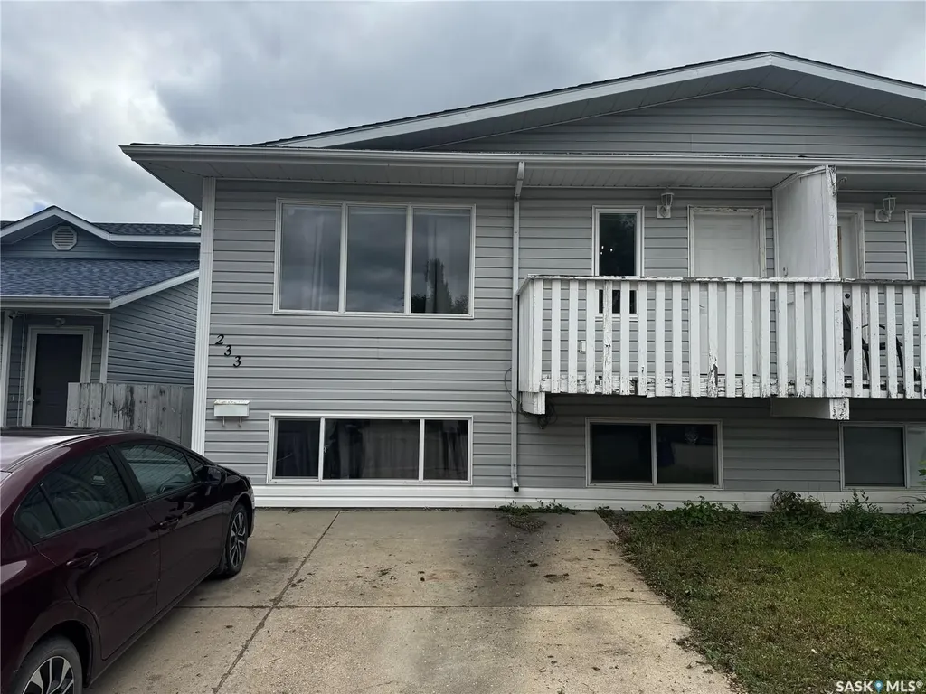 233 Lochrie Crescent Saskatoon SK S7M 5E3