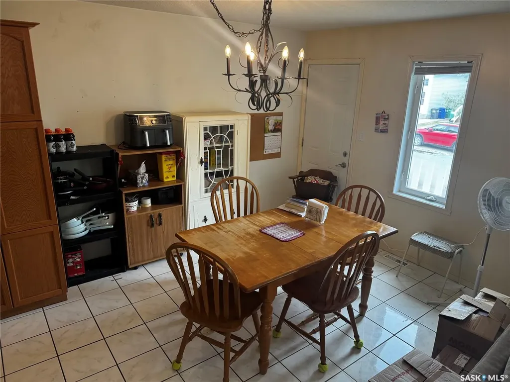 233 Lochrie Crescent Saskatoon SK S7M 5E3