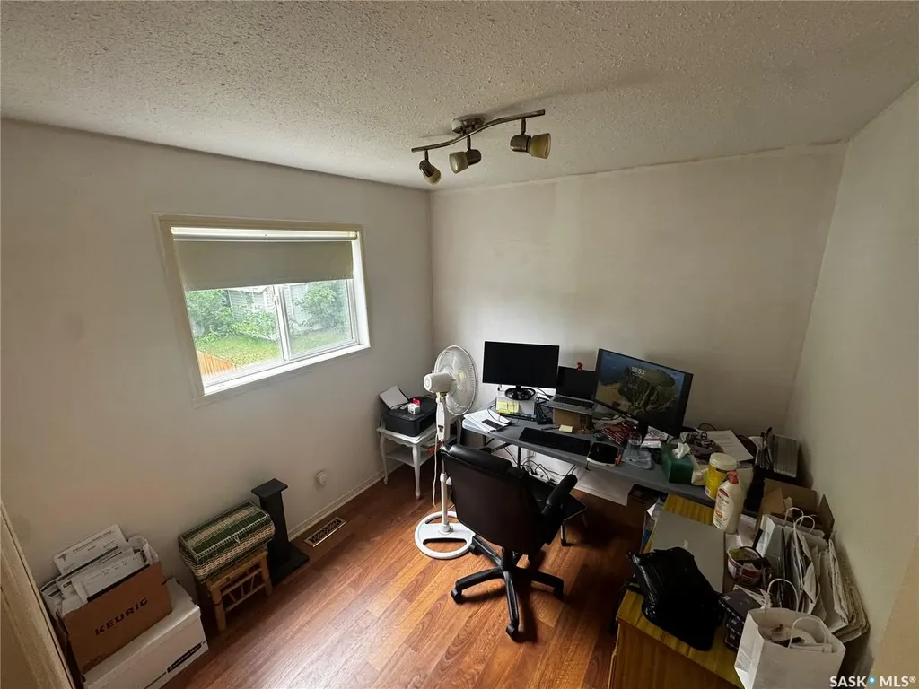 233 Lochrie Crescent Saskatoon SK S7M 5E3