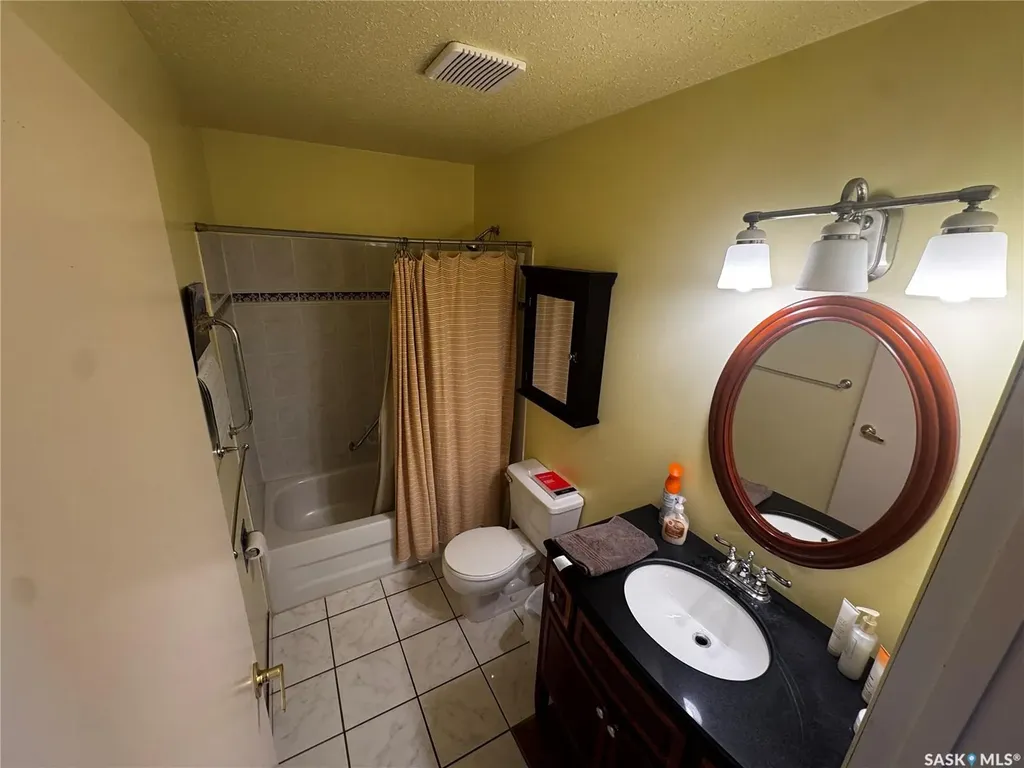 233 Lochrie Crescent Saskatoon SK S7M 5E3